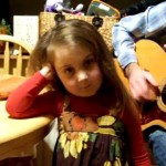 Αξιολάτρευτο κορίτσι 5 ετών τραγουδάει το Own Side Now