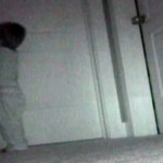 Ένα ζευγάρι τοποθέτησε μια κάμερα νυχτερινής λήψης και ο 2χρονος ληστής πιάστηκε στα πράσα.