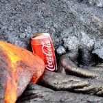 Τι συμβαίνει αν βάλουμε μια Coca Cola σε ηφαιστειακή λάβα;