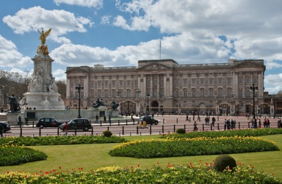 Buckingham-Palace-London-England-550x360