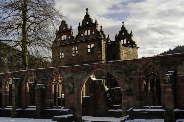 10. Μοναστήρι του 15ου αιώνα στο Μέλας Δρυμός στην Γερμανία